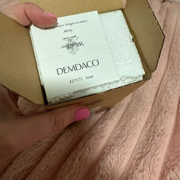 Demdaco Willow Tree Soar Figurine in White - Picture 2 of 3